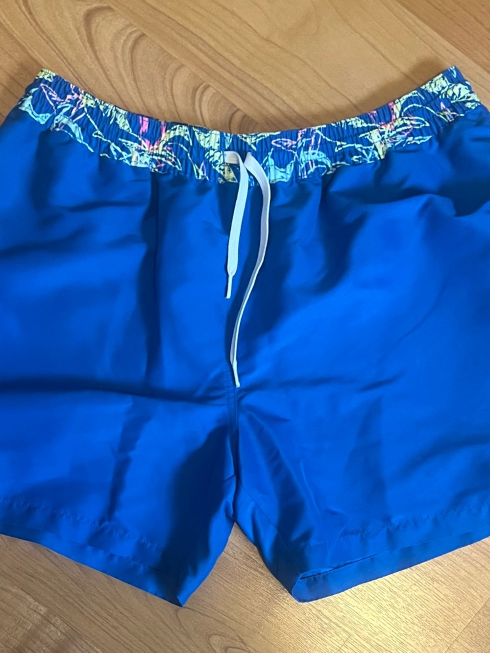 Chubbies Men’s Blue Lined Swim Trunks with Bright Waistband - XL
